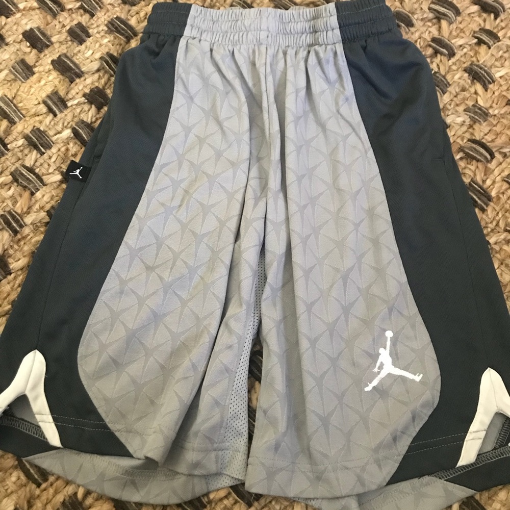 Boys size M (10/12) Jordan Basketball Shorts